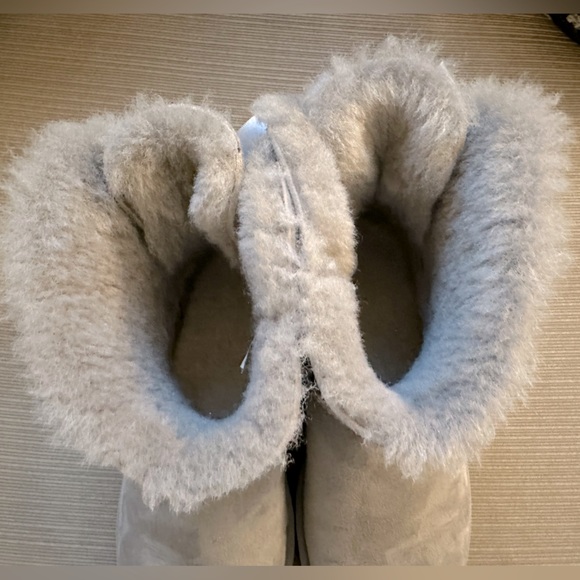 Women’s Ugg size 10 light gray Mini Bailey Bow II boots - Picture 5 of 6